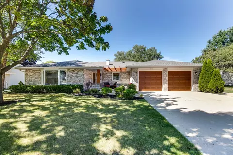 116 S Staffire Dr, Schaumburg, IL 60193