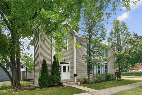 970 Chestnut St, Deerfield, IL 60015