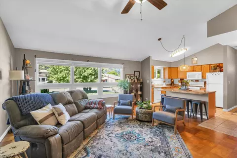 Living - 1612 Golfview Cir, Rantoul, IL 61866 photo 1 of 2
