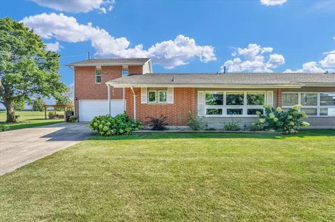 Exterior - 1612 Golfview Cir, Rantoul, IL 61866 photo 1 of 12