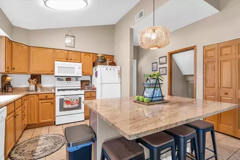 Kitchen - 1612 Golfview Cir, Rantoul, IL 61866 photo 1 of 5