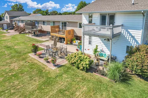 Exterior - 1612 Golfview Cir, Rantoul, IL 61866 photo 9 of 12