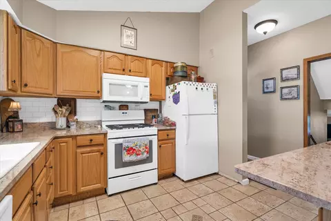 Kitchen - 1612 Golfview Cir, Rantoul, IL 61866 photo 2 of 5