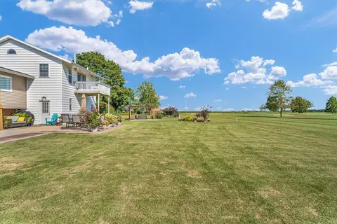 Exterior - 1612 Golfview Cir, Rantoul, IL 61866 photo 10 of 12