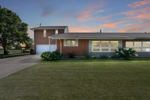 Exterior - 1612 Golfview Cir, Rantoul, IL 61866 photo 2 of 12