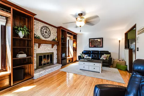 1015 N Dovington Dr, Hoffman Estates, IL 60169 photo 9