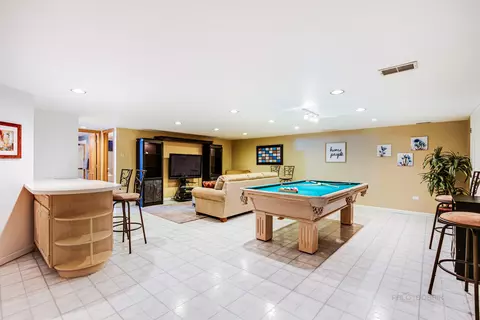 1015 N Dovington Dr, Hoffman Estates, IL 60169 photo 22