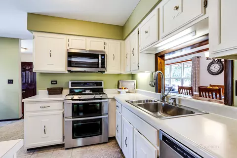 1015 N Dovington Dr, Hoffman Estates, IL 60169 photo 11