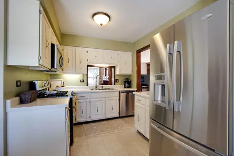 1015 N Dovington Dr, Hoffman Estates, IL 60169 photo 12