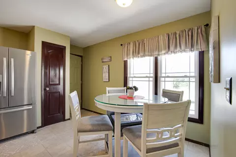 1015 N Dovington Dr, Hoffman Estates, IL 60169 photo 14