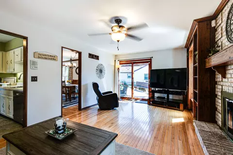 1015 N Dovington Dr, Hoffman Estates, IL 60169 photo 10