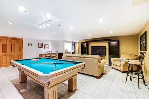 1015 N Dovington Dr, Hoffman Estates, IL 60169 photo 23