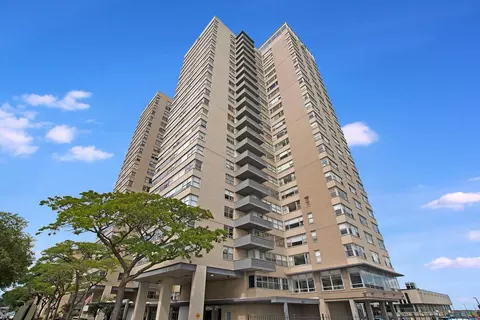 6301 N Sheridan Rd #22V, Chicago, IL 60660