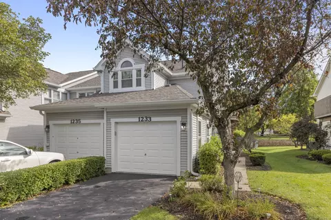 1233 Rhodes Ln, Naperville, IL 60540