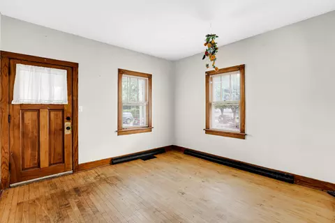 Living - 516 Brook St, Elgin, IL 60120 photo 6 of 6