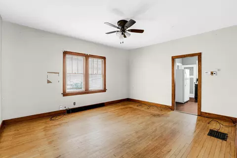 Living - 516 Brook St, Elgin, IL 60120 photo 4 of 6