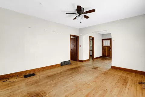 Living - 516 Brook St, Elgin, IL 60120 photo 2 of 6
