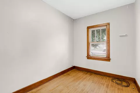 Bedroom - 516 Brook St, Elgin, IL 60120 photo 2 of 4