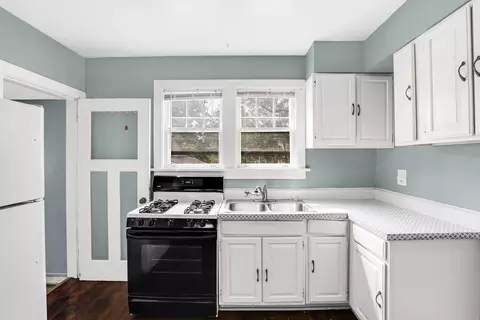 Kitchen - 516 Brook St, Elgin, IL 60120 photo 2 of 2