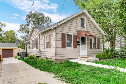 516 Brook St, Elgin, IL 60120