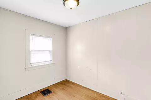 Bedroom - 516 Brook St, Elgin, IL 60120 photo 1 of 4
