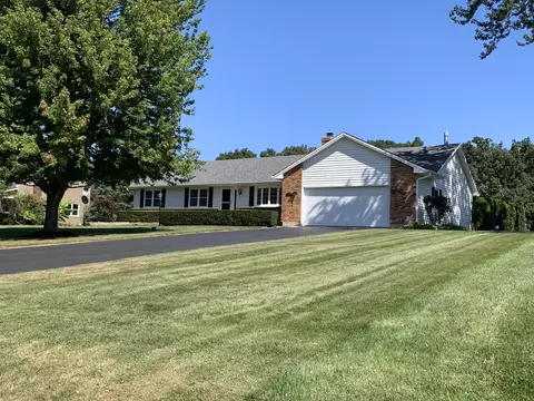 38105 Golf Ln, Wadsworth, IL 60083