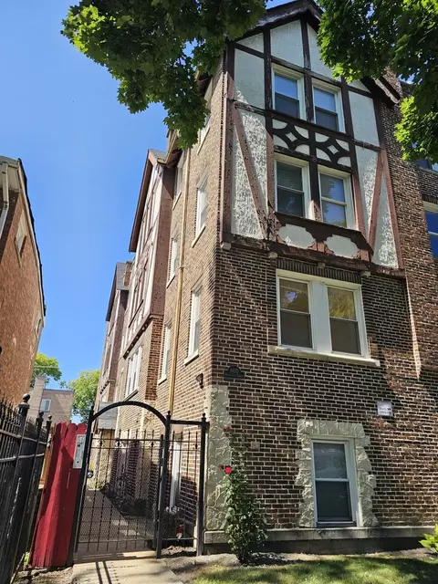 6450 N Troy St #3E, Chicago, IL 60645