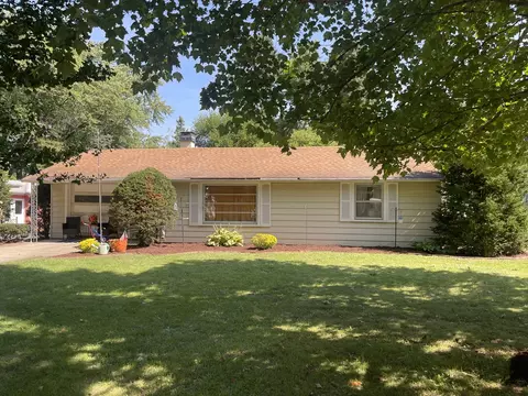 863 Midway Dr, Batavia, IL 60510
