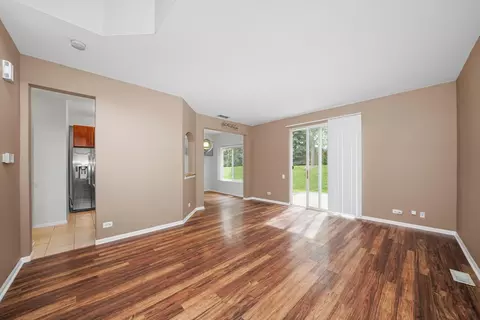 780 Mesa Dr, Elgin, IL 60123 photo 5