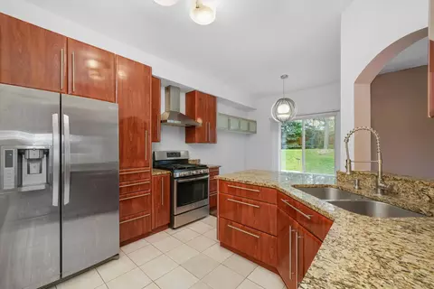 780 Mesa Dr, Elgin, IL 60123 photo 9