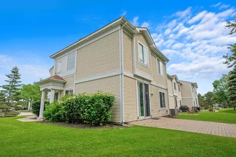 780 Mesa Dr, Elgin, IL 60123 photo 4