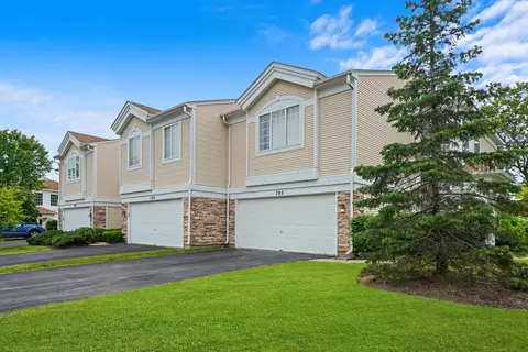 780 Mesa Dr, Elgin, IL 60123 photo 2