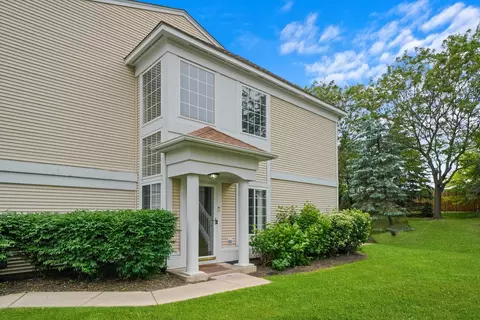 780 Mesa Dr, Elgin, IL 60123 photo 3