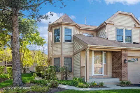 3206 N Carriageway Dr, Arlington Heights, IL 60004