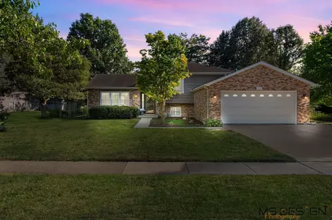 332 Bastian Dr, Sugar Grove, IL 60554