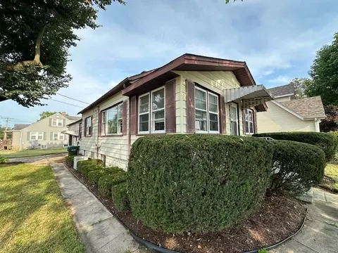 290 S Broadway St, Coal City, IL 60416