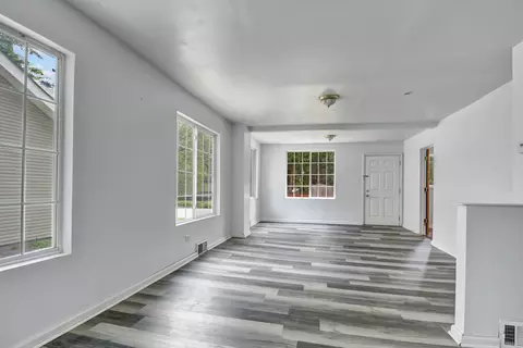 Living - 557 Division St, Crete, IL 60417 photo 1 of 3