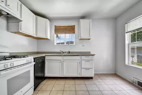 Kitchen - 557 Division St, Crete, IL 60417 photo 2 of 3