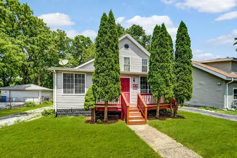 557 Division St, Crete, IL 60417