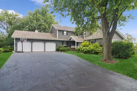 25333 N Cayuga Trl, Lake Barrington, IL 60010