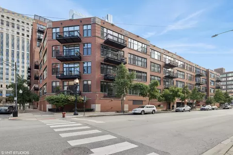 333 W Hubbard St #2E, Chicago, IL 60654