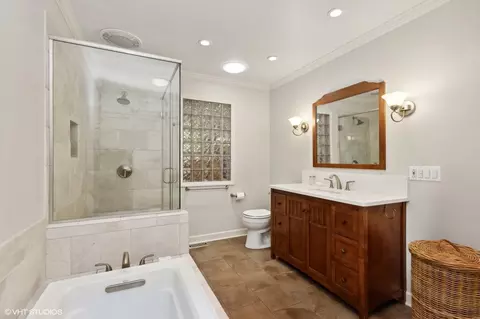 Bath - 425 E Blodgett Ave, Lake Bluff, IL 60044 photo 1 of 4