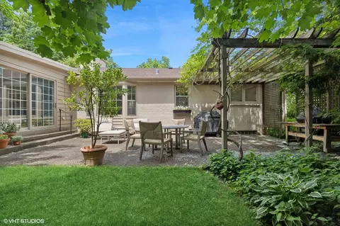 Exterior - 425 E Blodgett Ave, Lake Bluff, IL 60044 photo 5 of 8