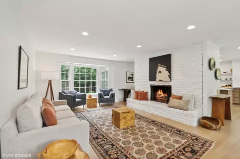 Living - 425 E Blodgett Ave, Lake Bluff, IL 60044 photo 1 of 5