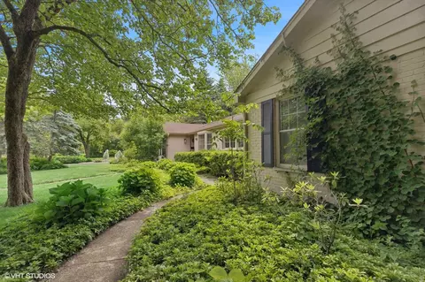Exterior - 425 E Blodgett Ave, Lake Bluff, IL 60044 photo 2 of 8