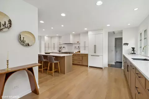 Kitchen - 425 E Blodgett Ave, Lake Bluff, IL 60044 photo 3 of 6