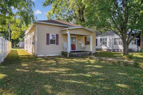 307 E South Central St, Tuscola, IL 61953