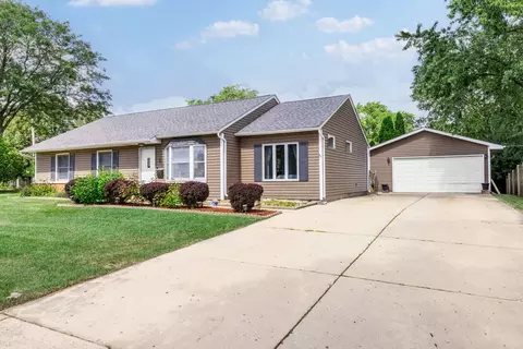 2 E Briarwood Dr, Streamwood, IL 60107