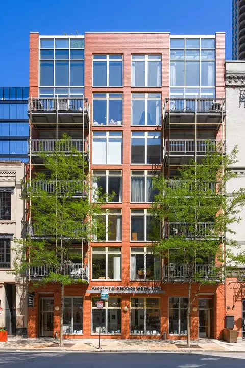 433 N Wells St #301, Chicago, IL 60654