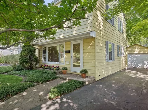 642 Greenview Pl, Lake Forest, IL 60045